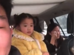 从北向南，回家过年 老公驾车25小时老婆心疼落泪