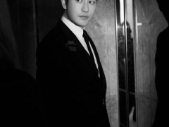 黄晓明秋瓷炫同框照 这身高差让人哭笑不得