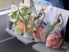 好客柳州！柳州实力宠粉 游客一出火车站便收到“三月三”特色美食！