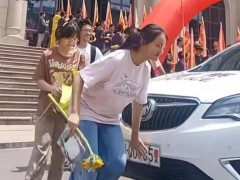 四川网红985牌号警车应援高考送上诚挚祝福