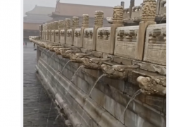 北京今晨最大雨强在故宫，“九龙吐水”再现