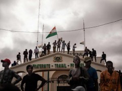 法拒不召回驻尼日尔大使,重申不承认尼日尔军政府!