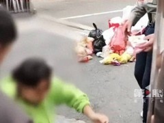 学生返校遭保安搜查行李:零食被扔堆积成小山