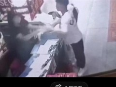 女子曝遭前夫持刀殴打，连挥数拳后被好心人拉开，医院诊断头皮软组织肿胀