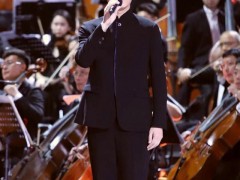 靳东现身济南大学