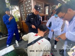 离谱!小伙熬夜加班后爬山晕倒磕破后脑勺 坚持先拜财神再就医