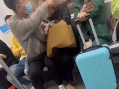 成都地铁打人男子被拘留 警方通报成都地铁3号线男子打人事件