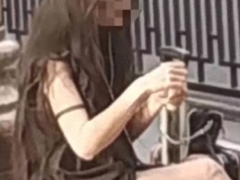 深圳一女孩被发现街头流浪多日，衣着单薄牙齿脱落