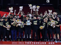 杨鸣：我们辽篮之所以能拿冠军 拼的就是辽宁人特有的坚韧意识