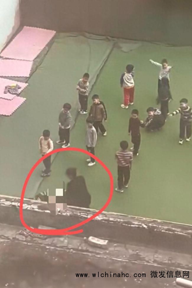 教体局回应幼儿园老师脚踢小孩：涉事老师没有教师资格不能继续任教，并将约谈园长