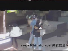 李雪琴恋情曝光后公开露面 被抓拍到男友背着恩爱秀