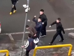 哈尔滨22岁男子被多名未成年人围殴砍伤 家属:替弟弟“出头”起冲突,打人者因未成年只罚款未拘留