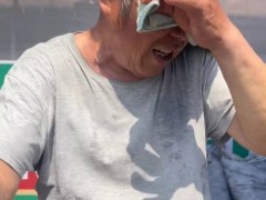 淄博赵大爷徒弟烤肉8天瘦8斤 烧烤界传奇对决引瞩目