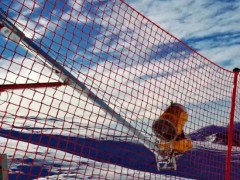 新疆一滑雪场游客被埋身亡？目击者拍下视频