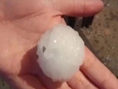 网友实拍石家庄冰雹 多地现极端天气