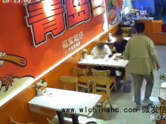 警方通报男子进店找刀被店主制止 老板及时发现后制止