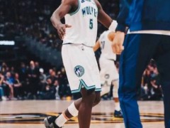 侮辱性极强!爱德华兹冲掘金球迷挥手再见 挑衅约基奇引热议