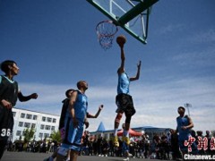 村BA"篮球赛冠军奖品是一头牛：乡土赛事激情四溢