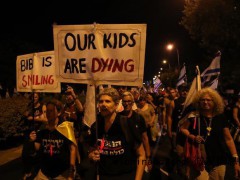 耶路撒冷爆发大规模反战游行 民众呼吁立即停火止战