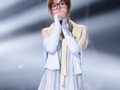 黄霄雲歌手彩排状态 软糯可爱展新生代松弛感