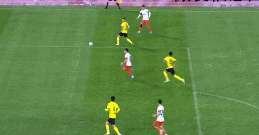 泰山青春风暴!7分钟3中门柱,买乌郎只缺运气,媒体人点赞 青春代价显现