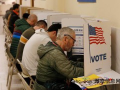 马斯克在关键摇摆州为特朗普拉票 百万美元抽奖引争议