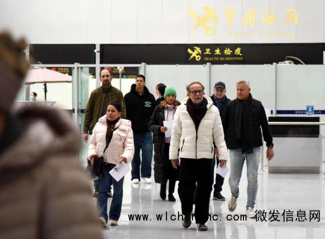 山东最大规模欧洲旅游团抵达青岛 体验中国文化魅力