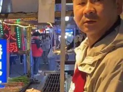 又撞脸了 “四郎”武汉街头卖臭豆腐 因视频走红生意翻倍[推荐]