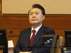 不满尹锡悦被罢免 男子在光化门自残 8名法官全票通过弹劾[推荐]