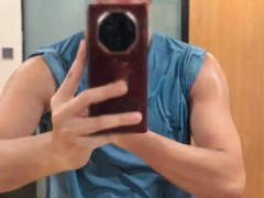 沙溢晒健身照大秀肌肉 到底什么状况?