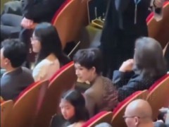 章子怡带9岁女儿醒醒参加上影节 两人还坐在一起观影！