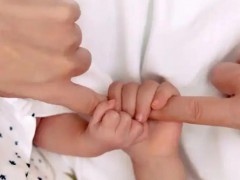 恭喜!韩庚卢靖姗官宣二胎得子,一家人其乐融融,看上去很幸福!