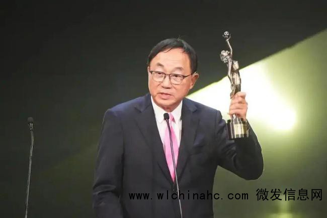 82岁影帝许冠文一年获2个博士学位 学术界与演艺界的双重认可