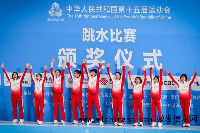 观众为全红婵下起“娃娃雨” 粉丝热情燃爆全场