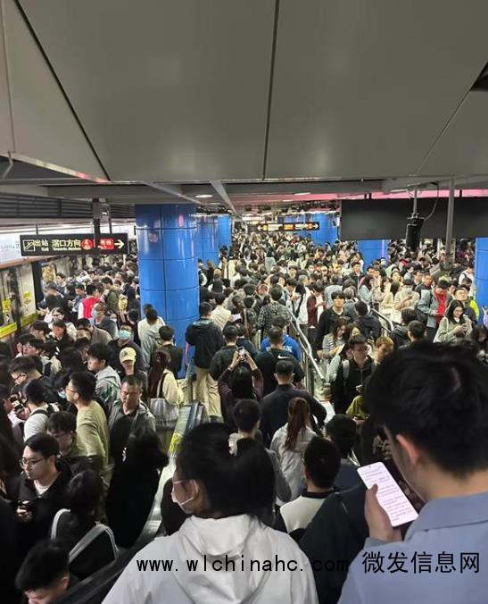 小孩哥坐地铁上学睡过23个站