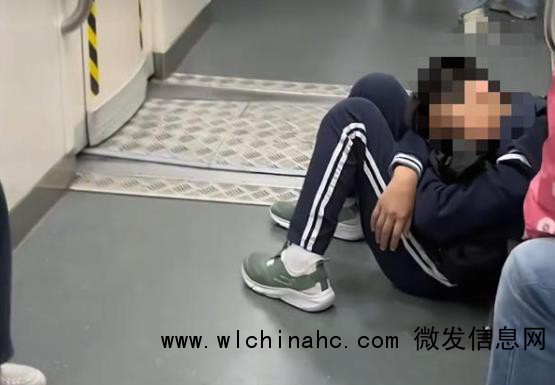 小孩哥坐地铁上学睡过23个站