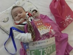 公园跑步锻炼 身后竟背着一个婴儿 爱与伤害之间[推荐]