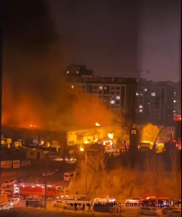 陕西榆林一粮油仓库突发大火无伤亡 6小时奋战扑灭