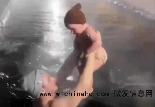 俄罗斯父亲把1岁儿子3次浸入冰水中