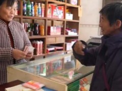 69岁独臂奶奶替亡子还债：不还心不安 诚信感动社会[推荐]