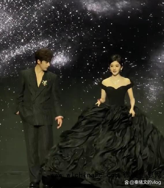 章若楠差点摔跤 王安宇迅速扶起