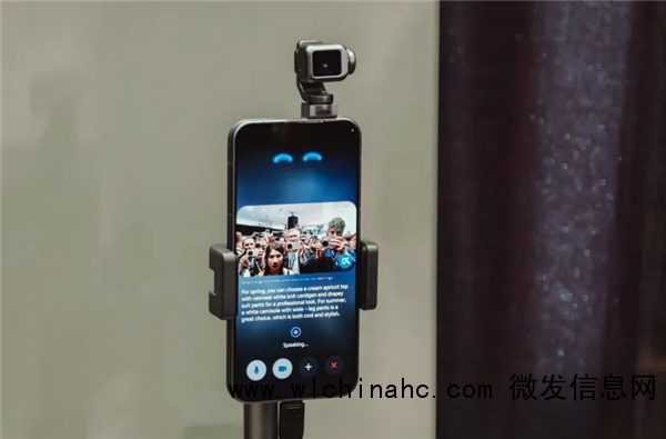 全球首款机器人手机亮相