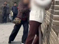 八达岭长城正研究游客刻字修复方案 刻字行为遭严惩[推荐]